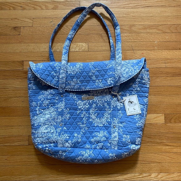 Isabella’s Journey quilted travel bag - Picture 2 of 11